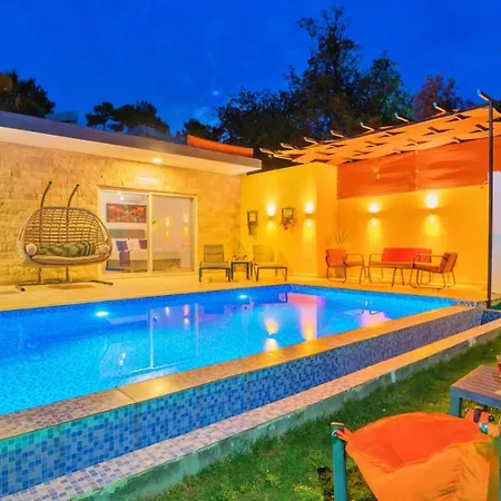 Vila Uzumlu Village 2 Bedroom *